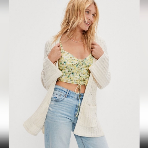 ⚡️SALE⚡️🆕️NWT AE Bell Sleeve Cardigan in 'Cream', Size Medium - Picture 2 of 8